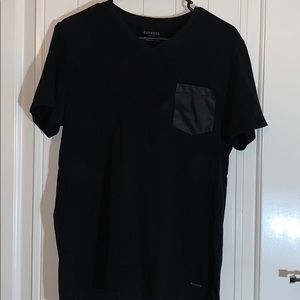 Black short sleeve tee